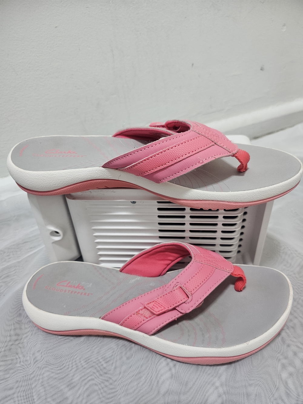 Clarks Pink and Gray Women's Cushioned Thong Sandals - Picture 7 of 8